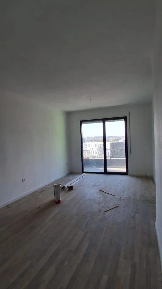 Tirane, jepet me qera apartament 2+1 Kati 5, 99 m² 500 € (Rruga 5 Maji)