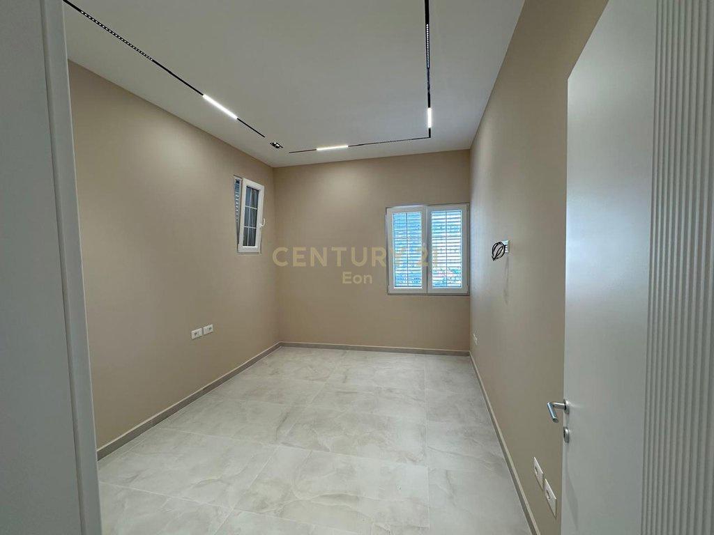AMBIENTE IN AFFITTO VICINO STAZIONE TRENIT, DURRES