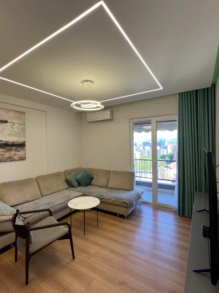 Tirane, affitto appartamento 2+1 Piano 9, 100 m² 750 € (Via 5 Maji)