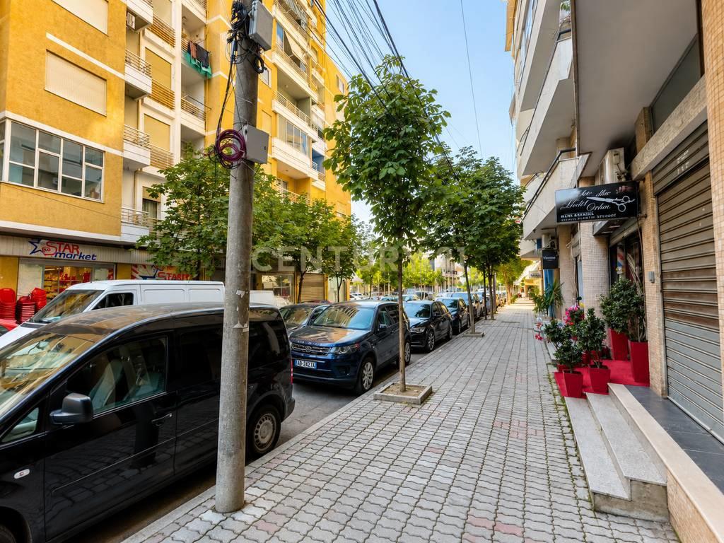 Ambient me Qira në Katin 0 pranë Ish- Rajonit te Policisë, B