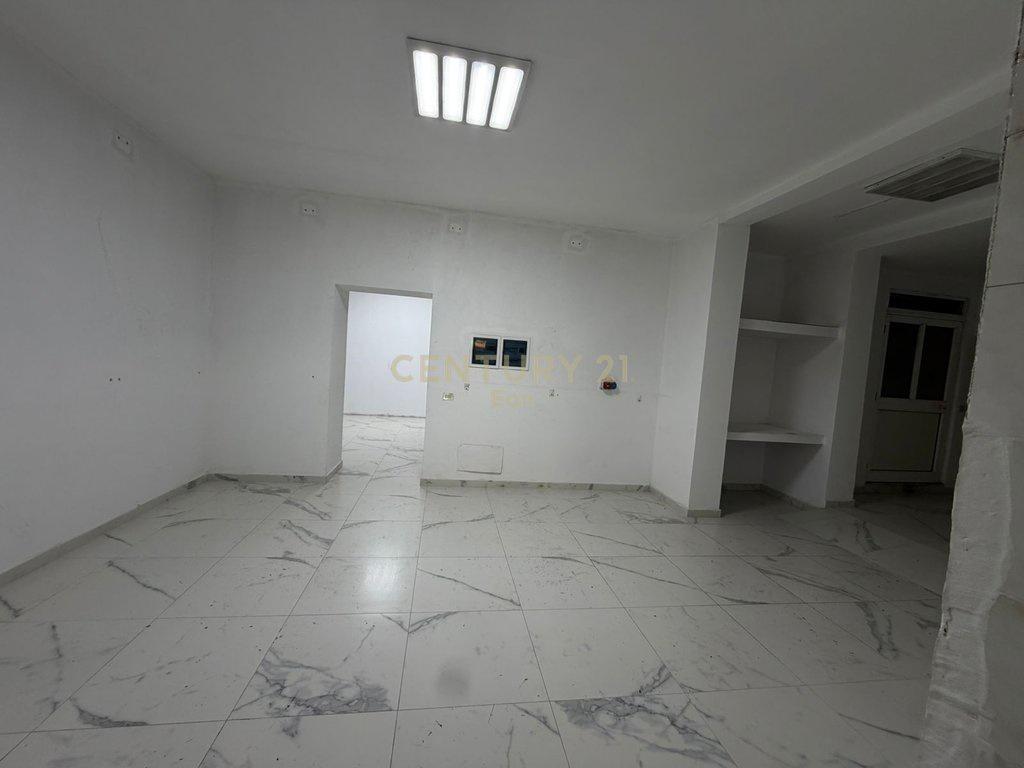 +355695265501 AFFITTO NE LOCO COMMERCIALE VICINO AL MERCATO, DURRES!