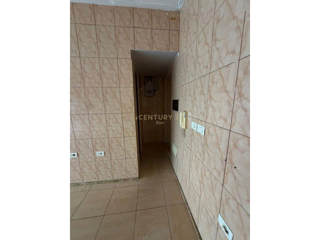 +355695265501 Affitto Negozio vicino al Mercato, Durazzo!