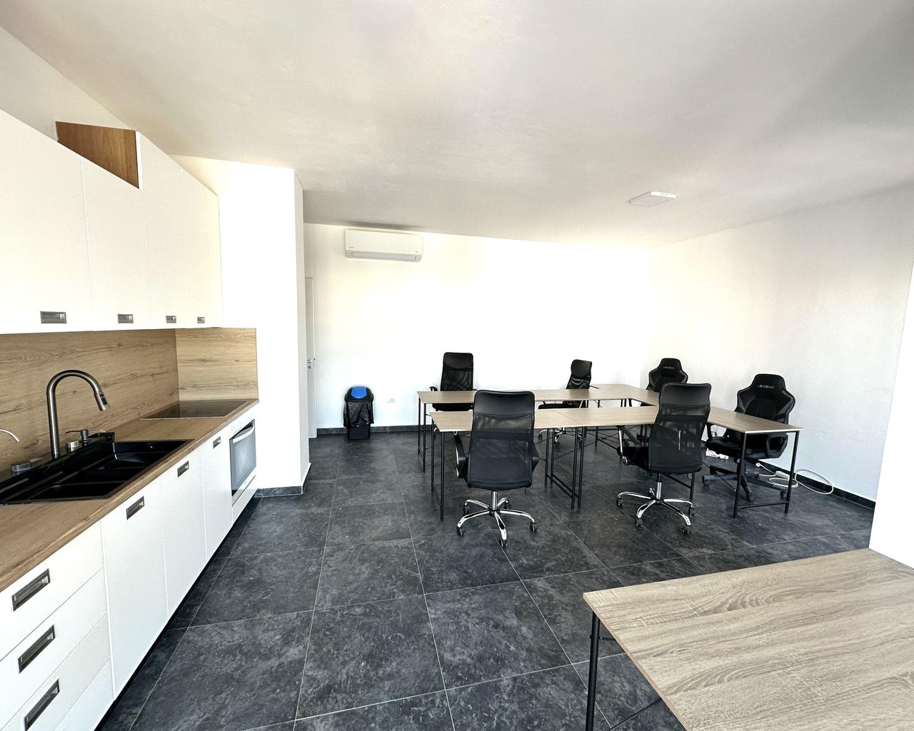 Jepet me qera apartament 2+1+2 tek Zogu i Zi!