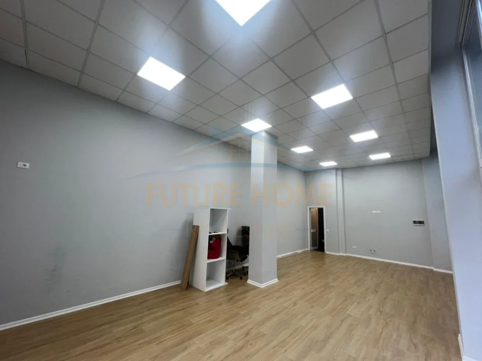 Tirane, Commercial Space for Sale Ground Floor, 60 m² 125,000 € (Rruga Shefqet Kuka, Fresk)