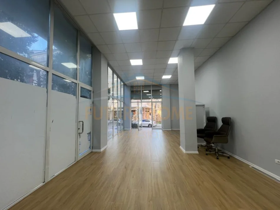 Tirane, shitet dyqan Kati 0, 60 m² 125.000 € (Rruga Shefqet Kuka,Fresk)