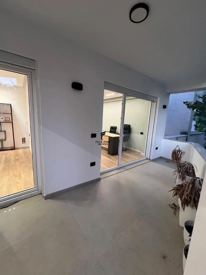 Zyra con Quota 100m2 Locale Riscaldato 90.000 LEKE FH-80781