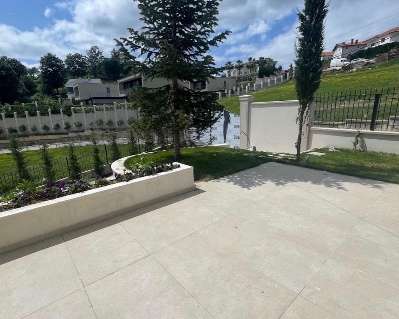 Luxury Villa for Sale with 2 Pools – Mjull-Bathore