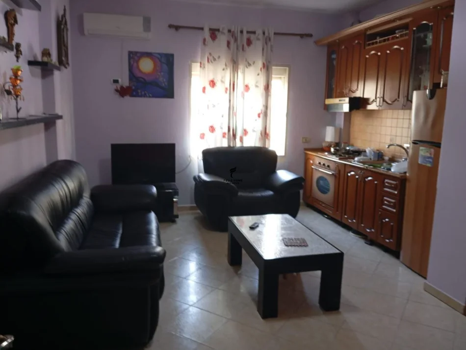 Tirane, jepet me qera apartament 1+1 Kati 2, 63 m² 400 € (VILAT AMERIKANE)