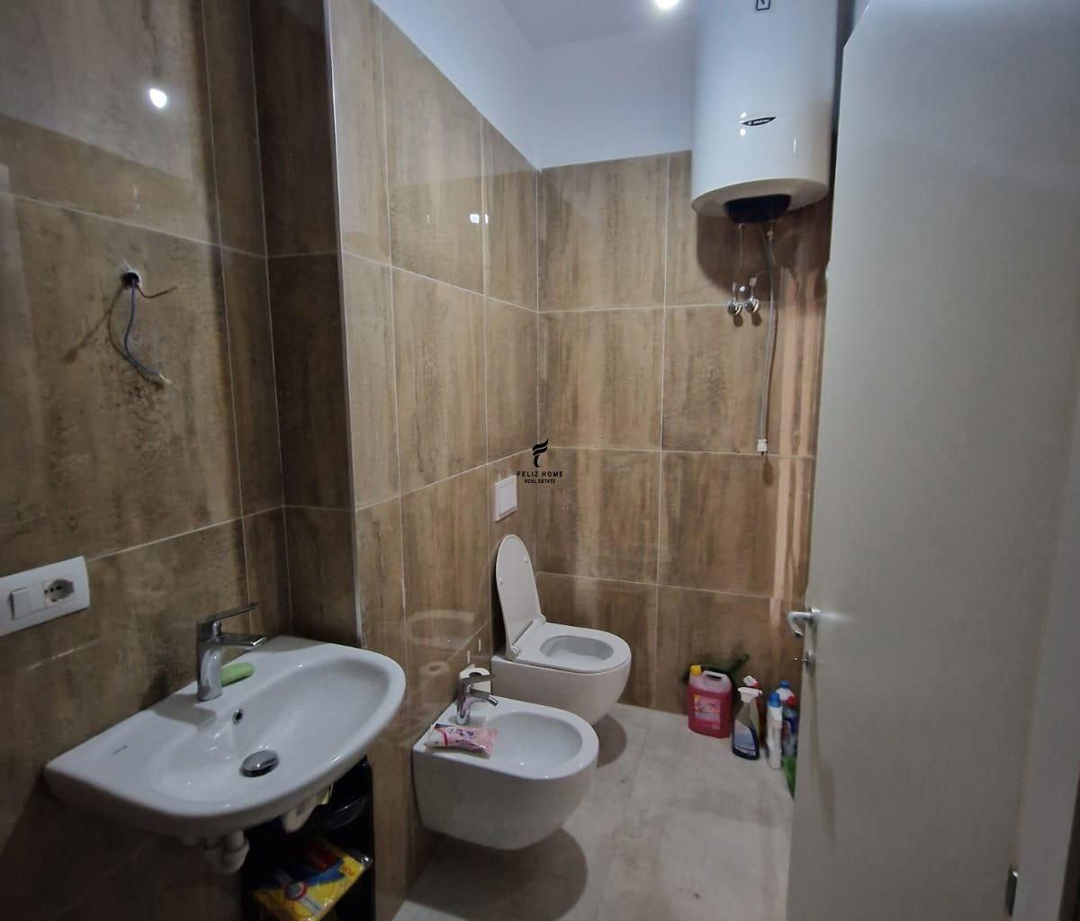 FOR RENT PER ROOM 103m2 Kavajes Street 1,070 EURO FH-80550