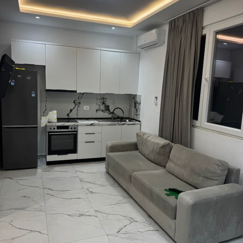 Tirane, jepet me qera apartament 1+1 Kati 0, 50 m² 500 € (5 MAJI)