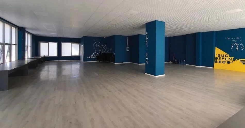 Tirane, ufficio in vendita Kati 1, 240 m² 600.000 € (FARMACIA 10)