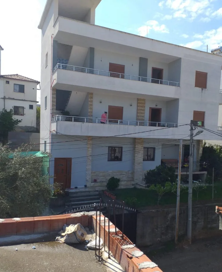 Tirane, jepet me qera apartament 2+1 Kati 1, 130 m² 450 € (Sauk)