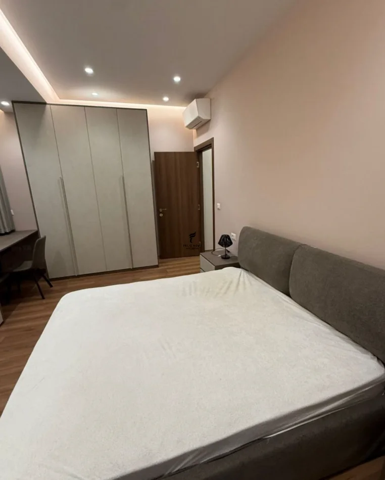 Tirana, affitto appartamento 2+1 Piano 2, 111 m² 700 € (VIA DIBRES)