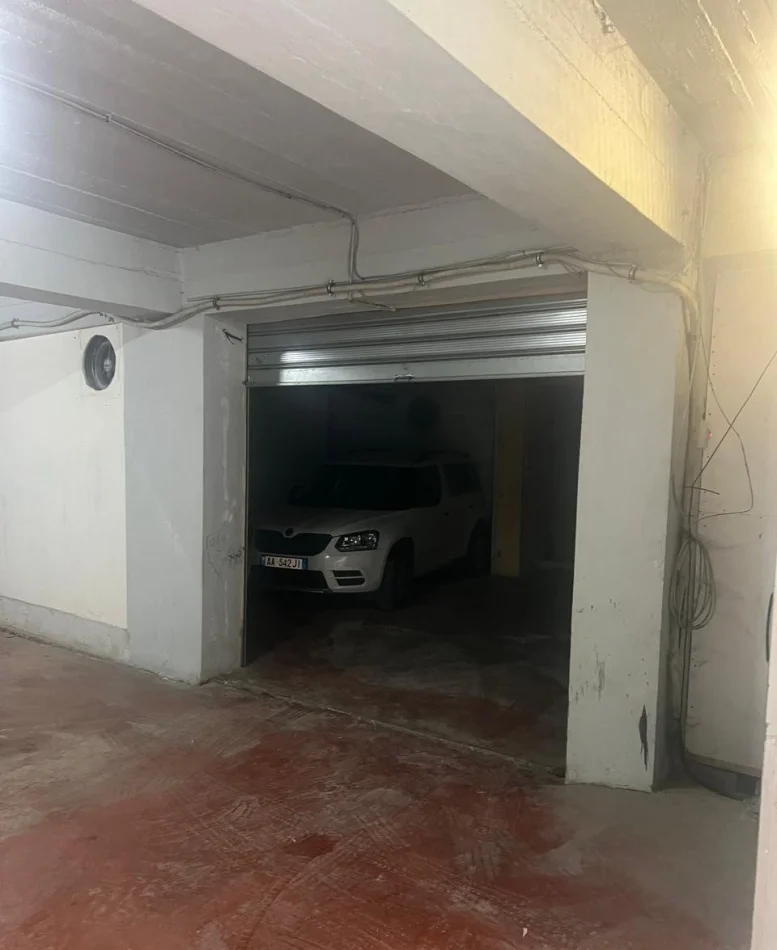 Tirane, vendo garage | parcheggio al primo piano, 317 m², 210.000 € (Astir)