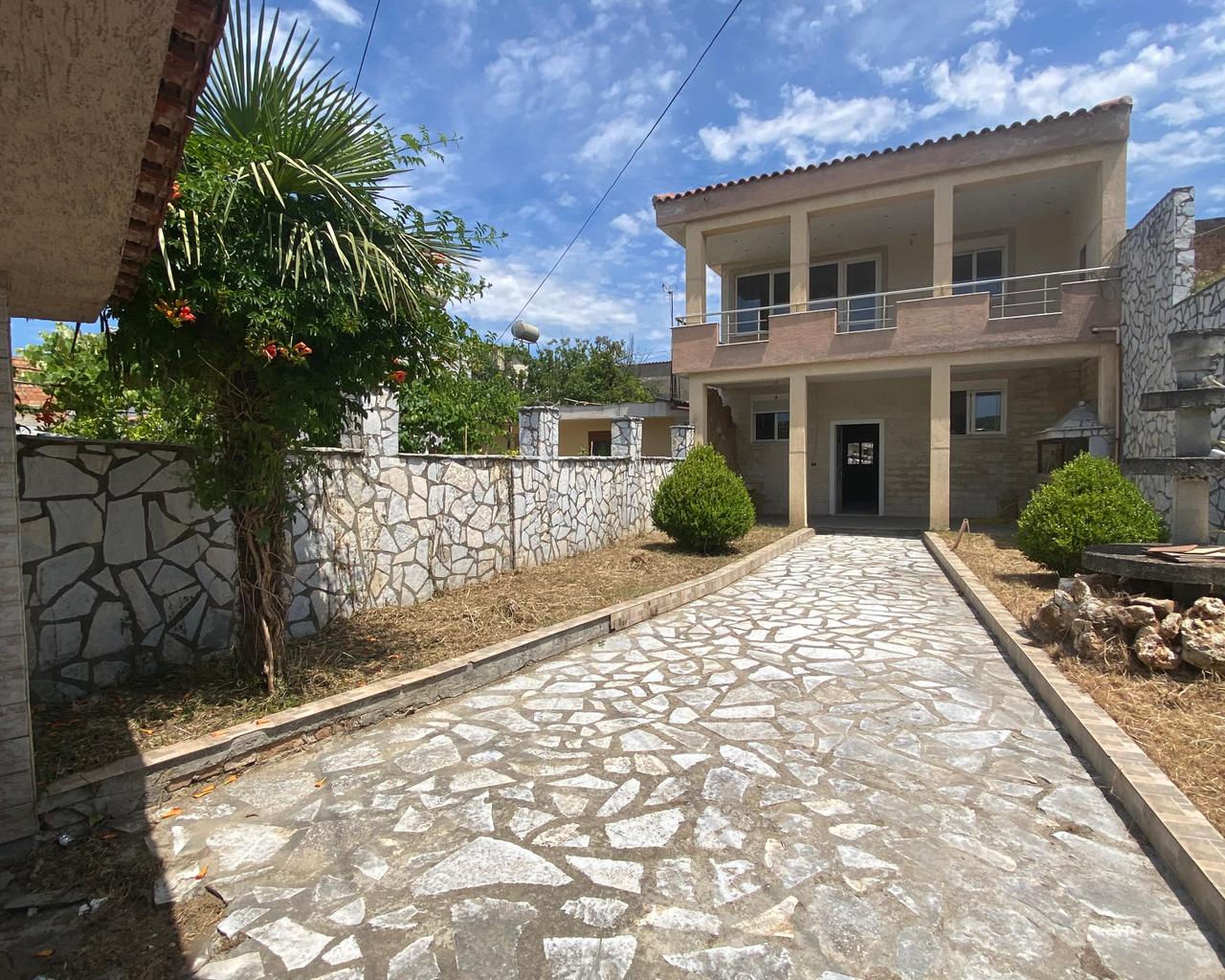 Vende in vendita: villetta su 2 piani vicino alla Giuria