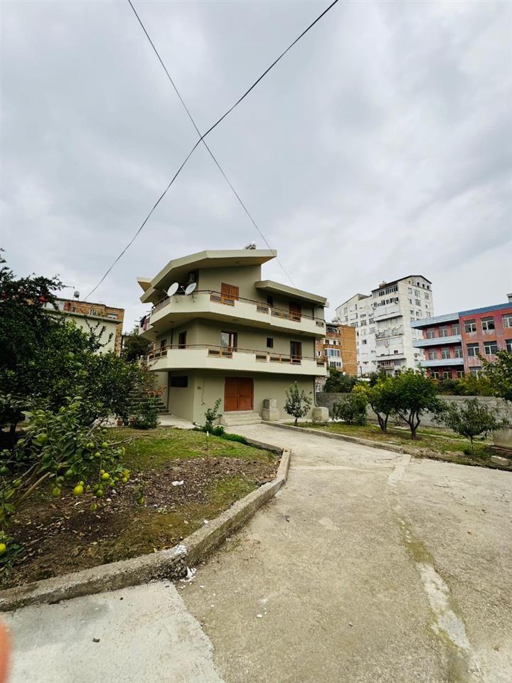 VILLA IN AFFITTO NEL CENTRO DI FIERIT