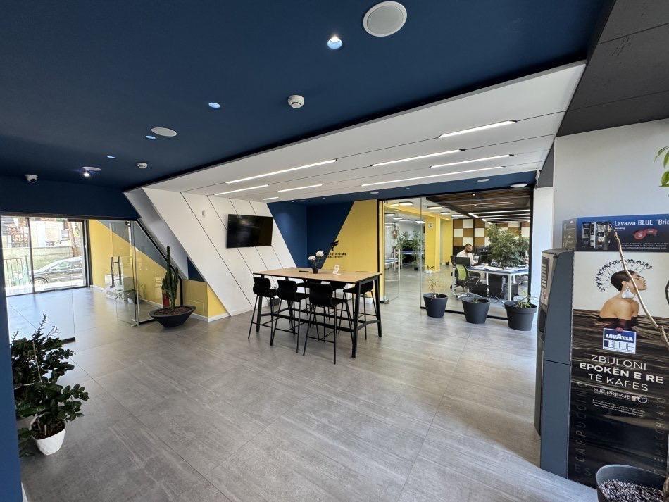 SHITET ZYRE 900M2 PAZARI RI 2.700.000 EURO
