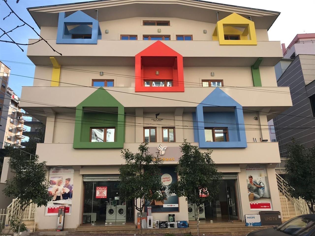 AMBIENT BIZNESI ME QERA 900 M2 FRESKU 4000 EURO
