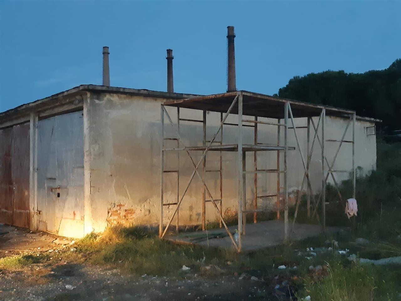Fier - Garage e terreno in affitto con certificato di proprietà