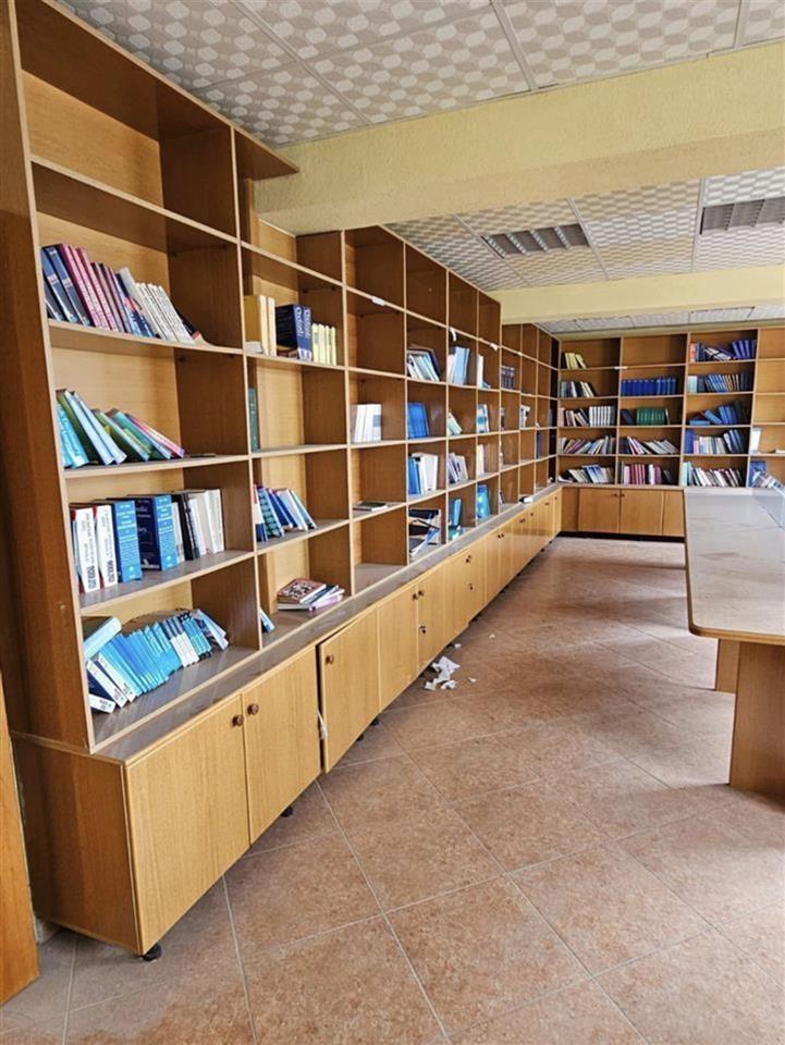Bookshelf + Table