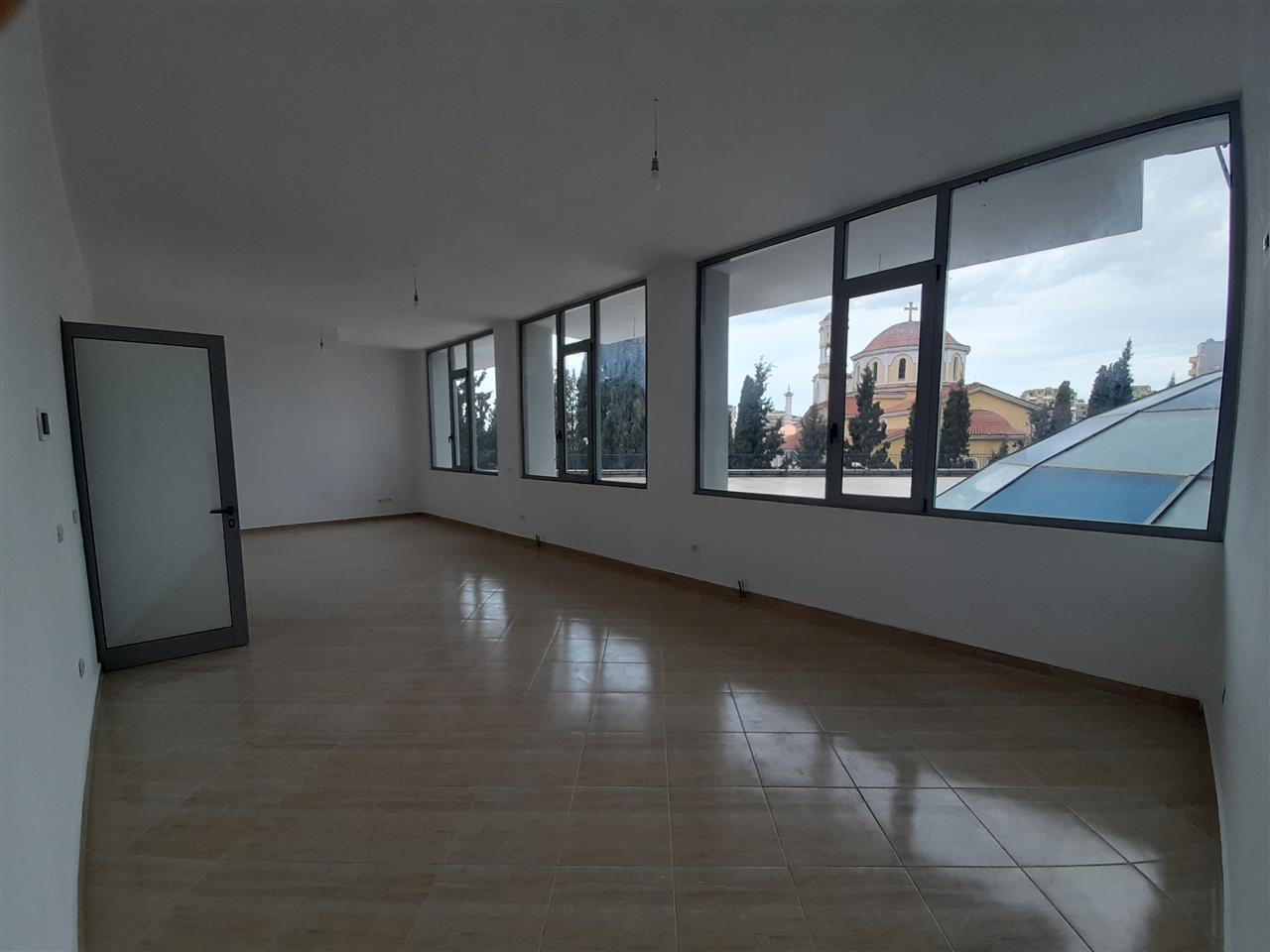 Business Environment for Rent in Downtown Fier