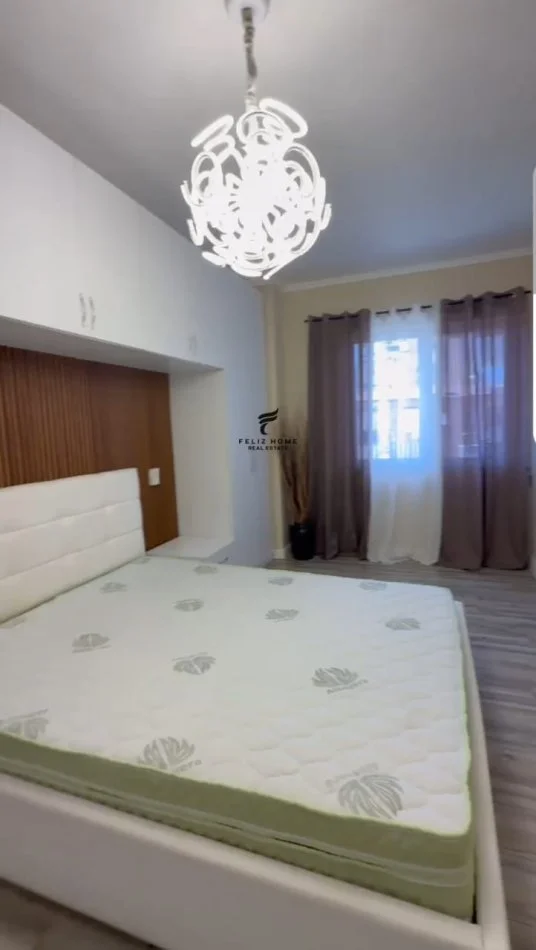 Tirane, Apartment for Sale 1+1, 4th Floor, 81 m², €175,000 (RRUGA BARRIKADAVE)