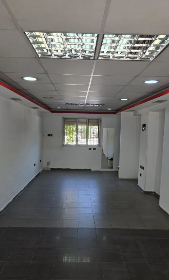 Tirane, shitet ambjent biznesi Kati 1, 40 m² 115.000 € (Shkolla e Bashkuar)