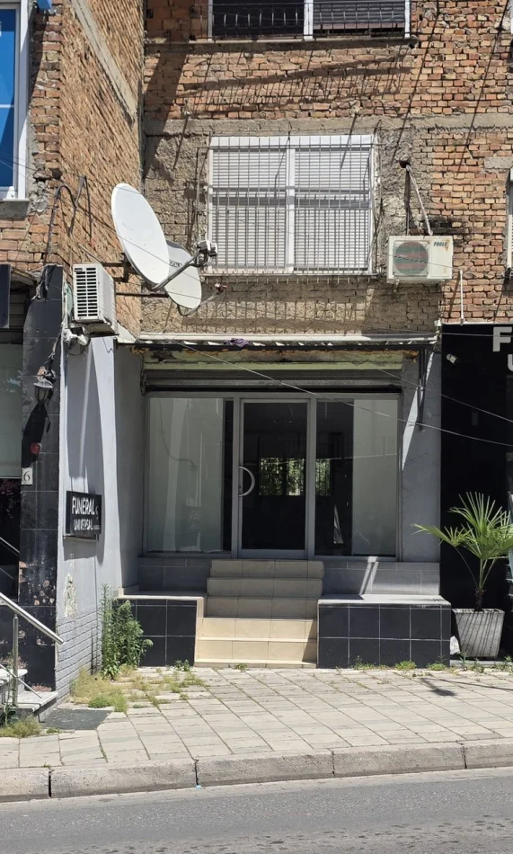 Tirane, Business Premises for Sale Ground Floor, 40 m² 115,000 € (Unified School)