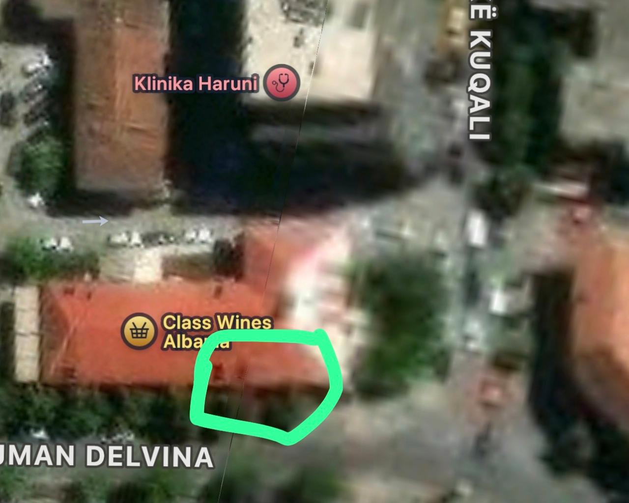 Shitet dyqan 21m2 perball stadiumit Selman Stermasi