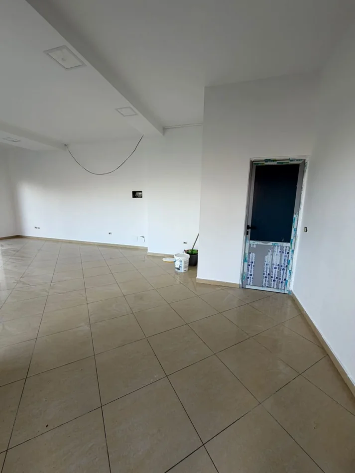 Tirane, Business Premises for Sale, 1st Floor, 46 m², €93,500 (Rruga Kastriotët)