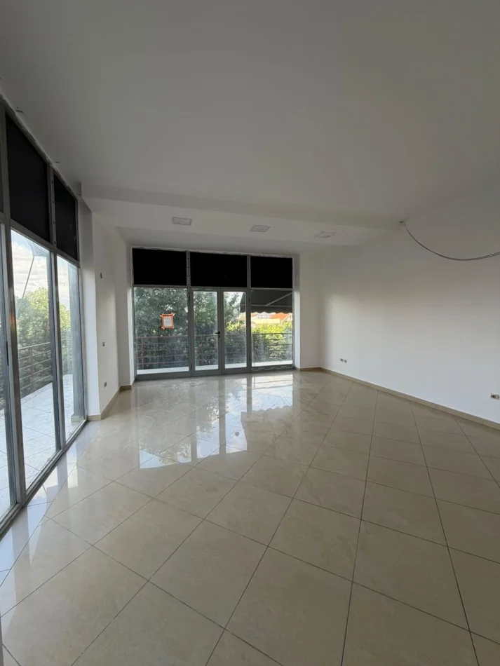 Tirane, shitet ambjent biznesi Kati 1, 46 m² 93500 € (Rruga Kastriotët)