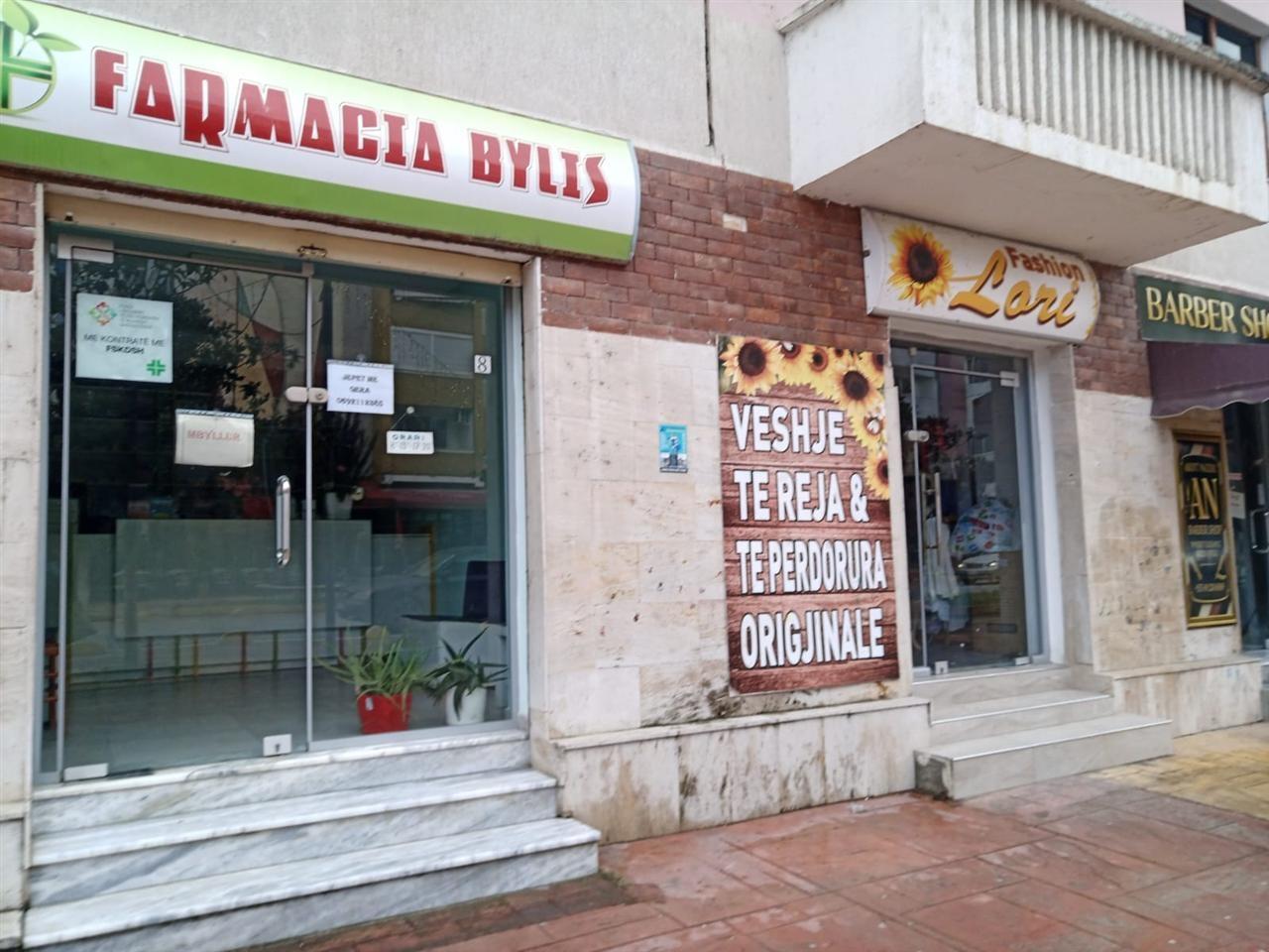 Locale commerciale in affitto in Pedonale Fier