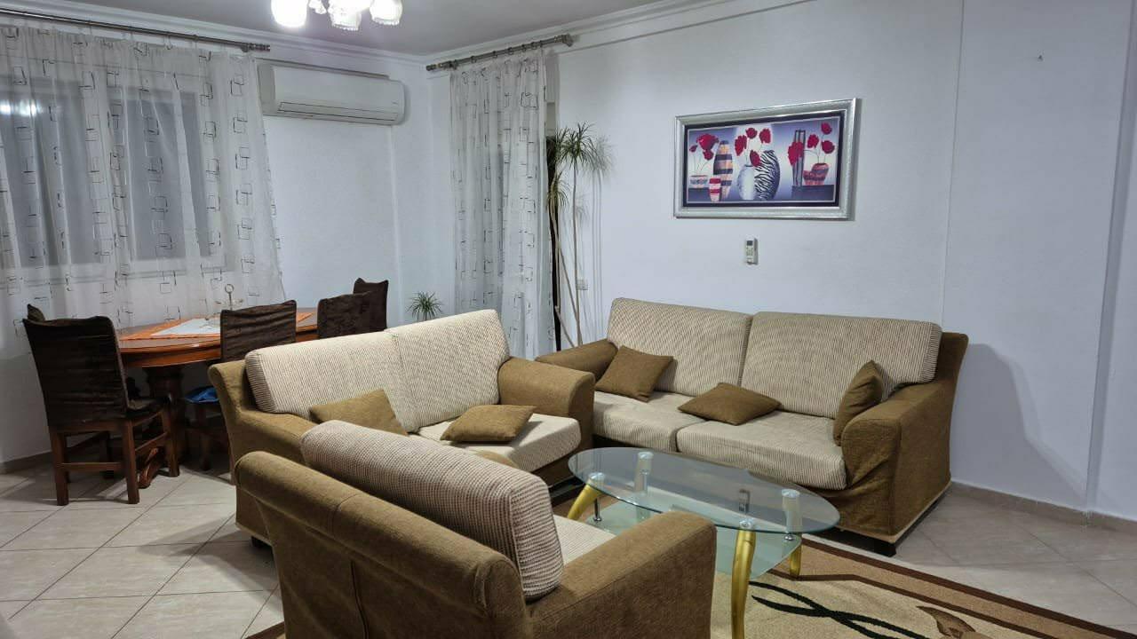Leshohet apartament me qera
