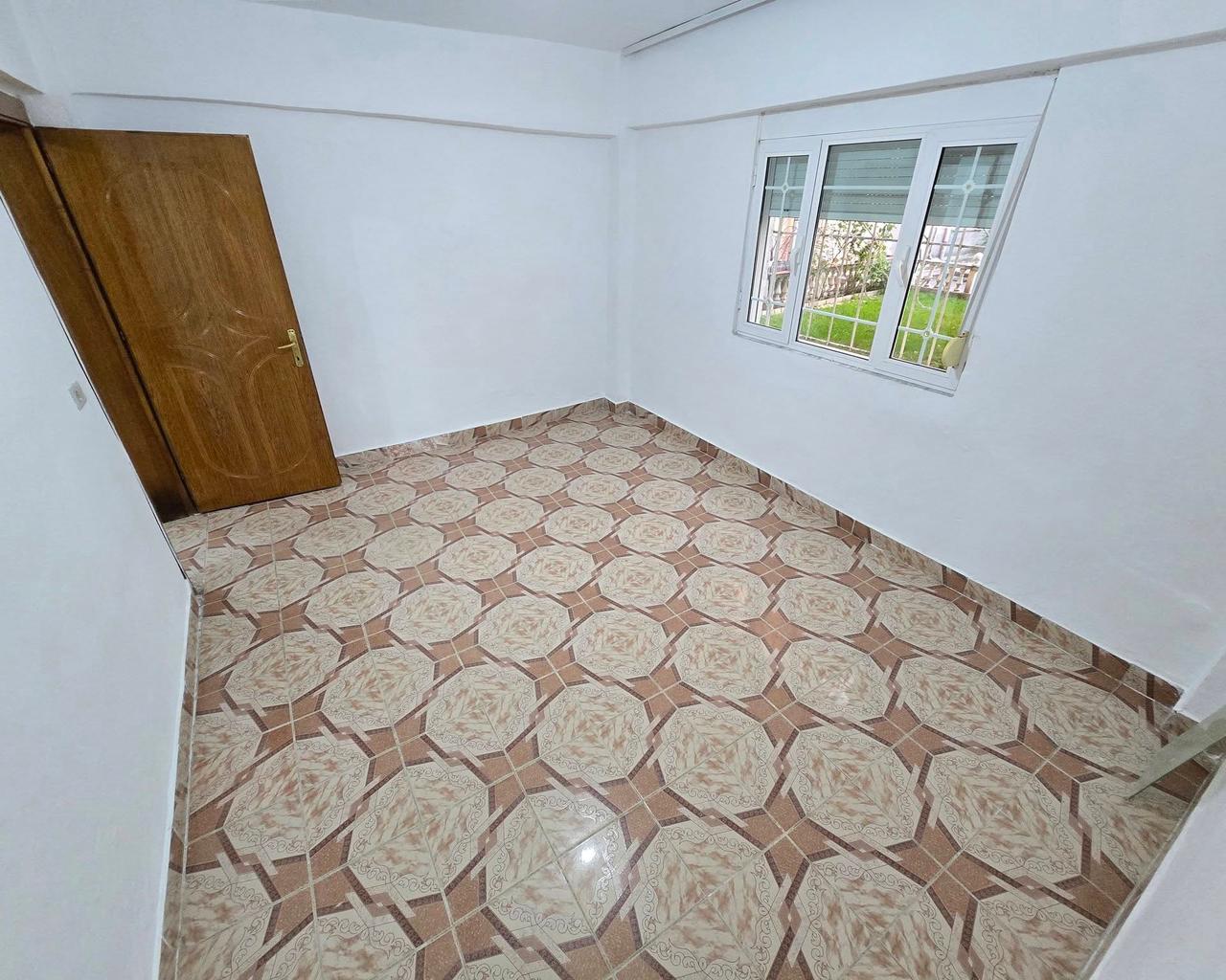 Shitet Apartament Ne Lagjen 16 Ne Korçe