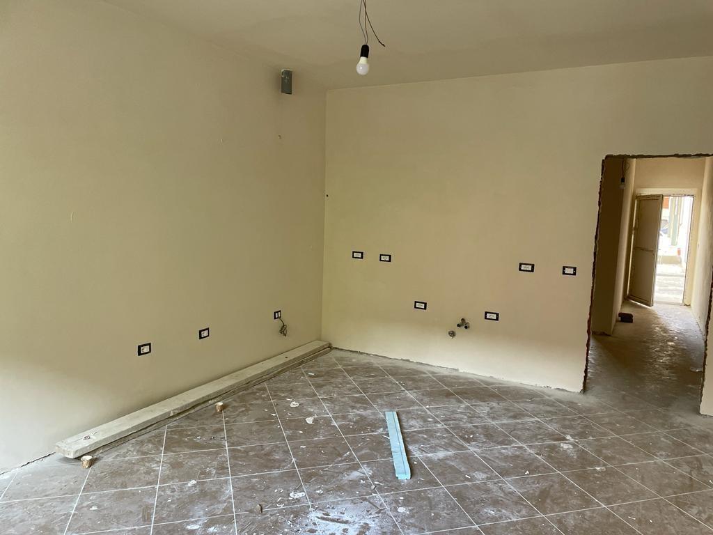 Shitet Apartament Okazion!!!