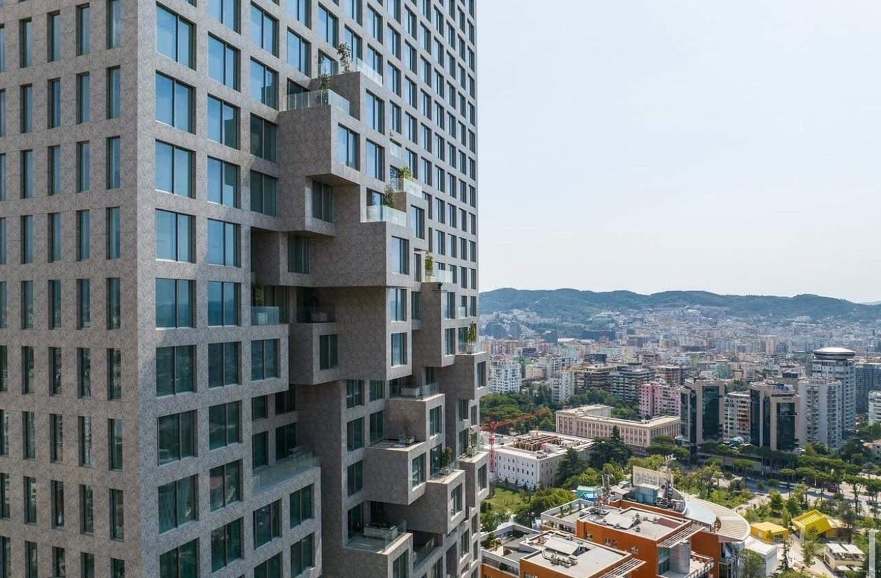 Zyra in Affitto di 1560 m² nel Centro Storico, Via Elbasanit - 46.000 Euro