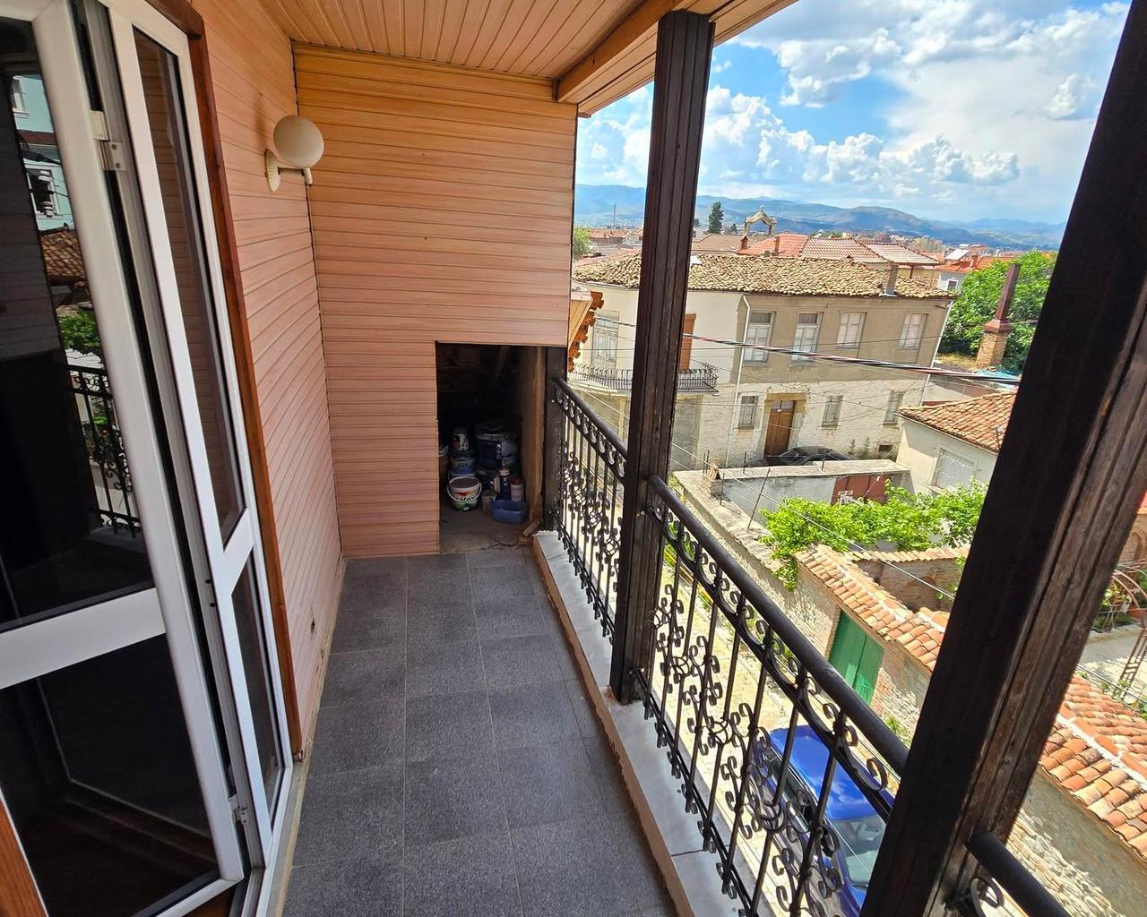 SHTËPI ME QIRA PAS KINEMA "MORAVA" – Flori Real Estate