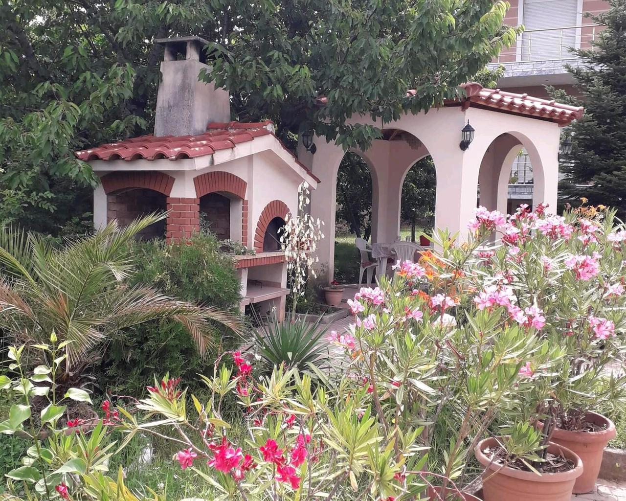 VILÀ 3 PIANI IN VENDITA, KORÇË