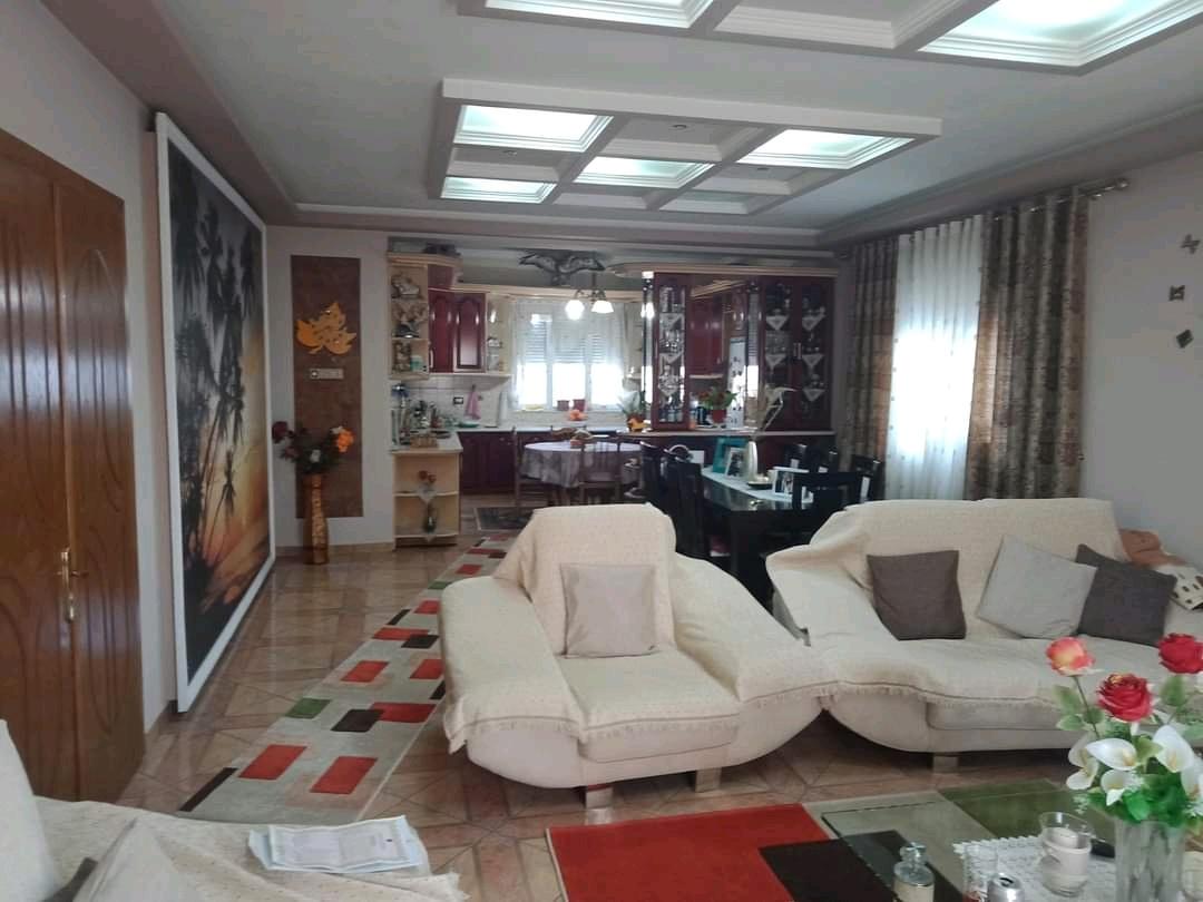 VILÀ 3 PIANI IN VENDITA, KORÇË