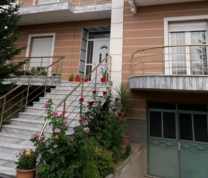 Vile 2 kateshe ne shitje Korçe