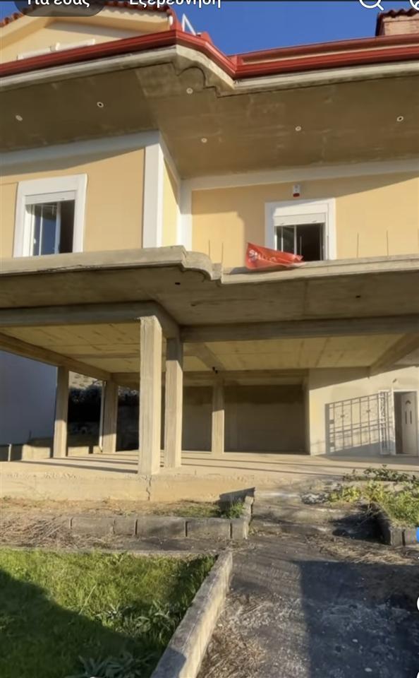 SHITET VILLA NE DRENOVE