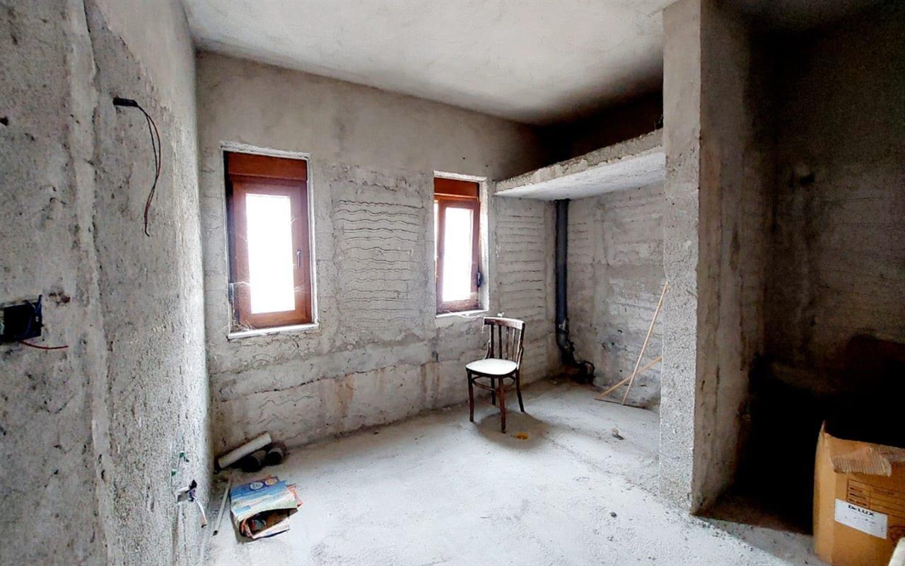 Vendesi villa, Korçë, Lagjia 12