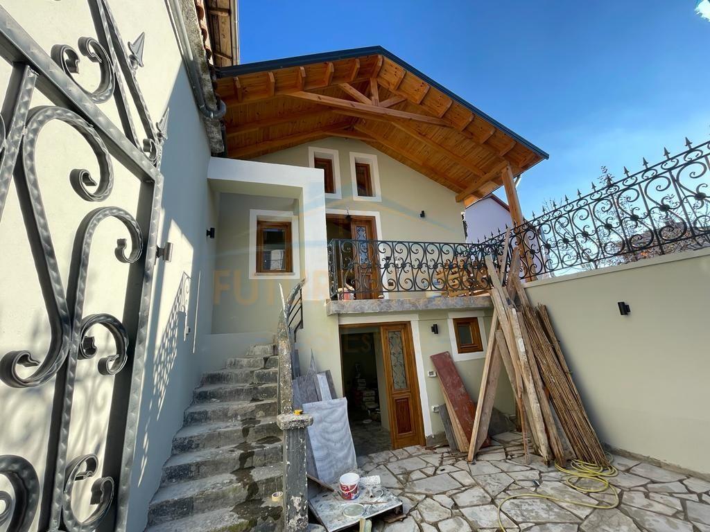 Shitet, Vilë 2-Katëshe, Lagjia 18, Korçë