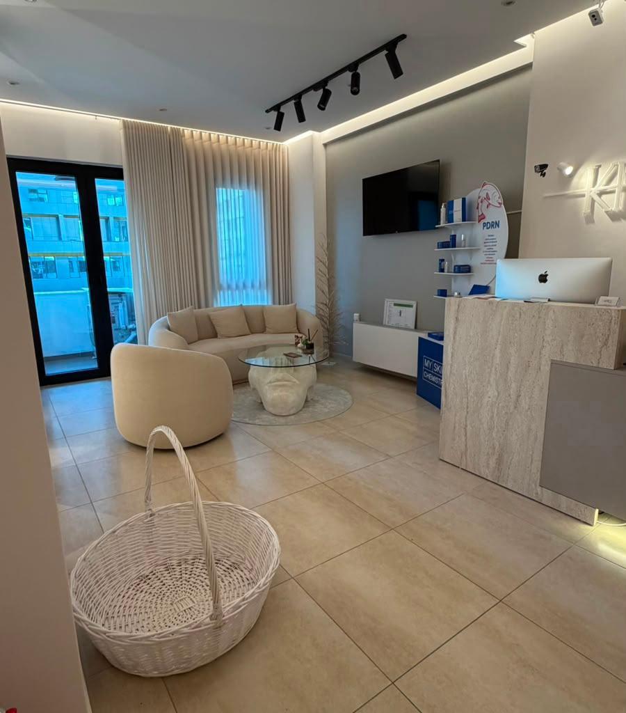 AMBIENT ZYRE ME QIRA TE SQUARE 21 , TIRANE