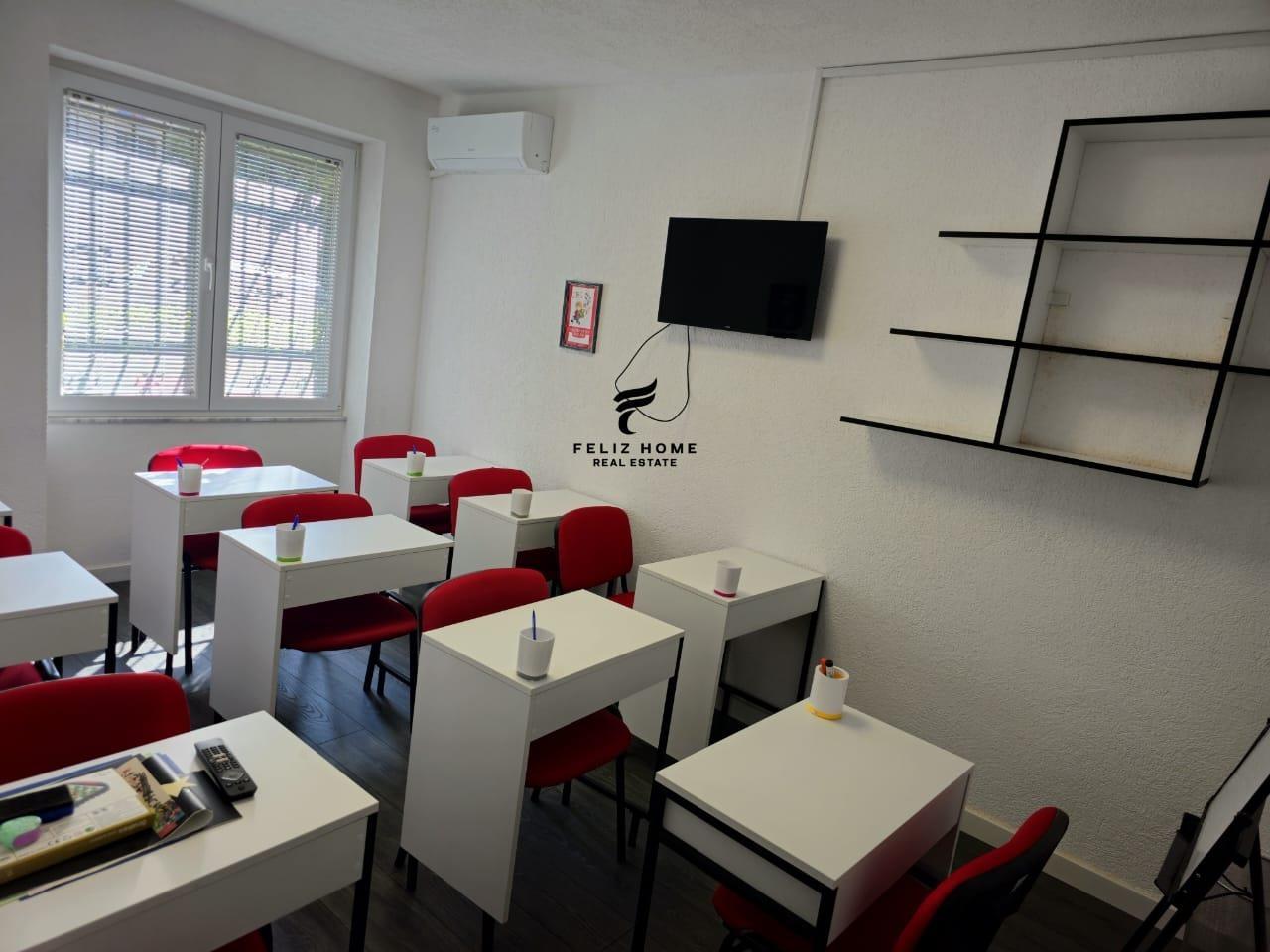 COMMERCIAL SPACE WITH RENT 95 M2 21 DHJETORI STREET 750 EURO
