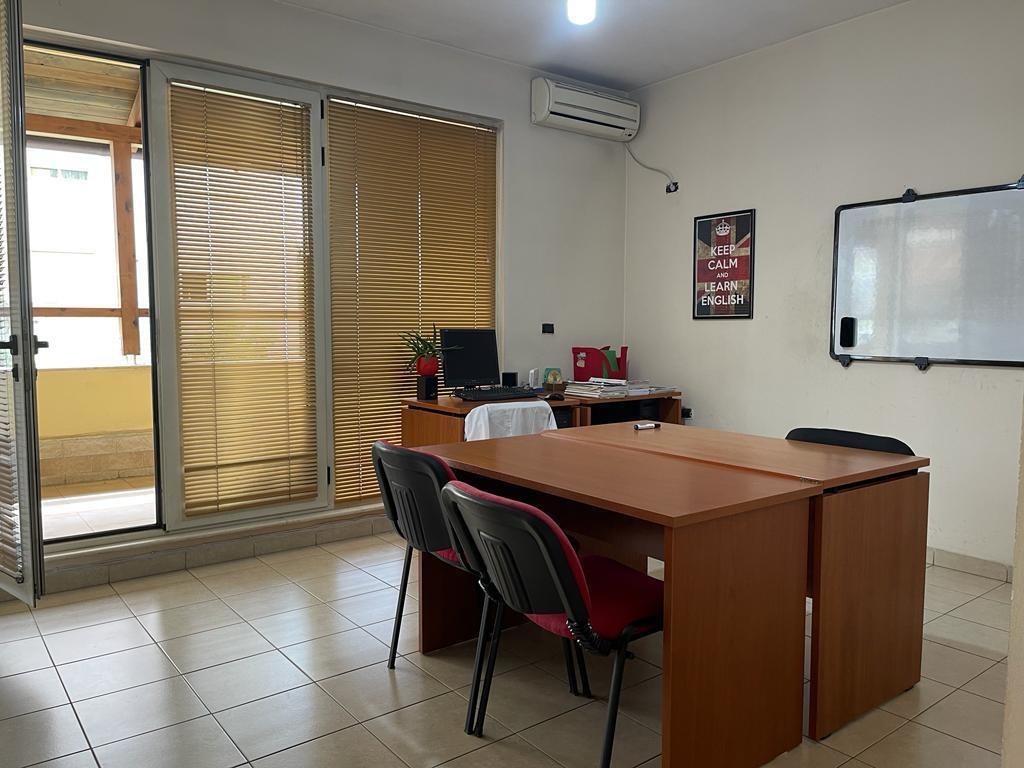 Me Qera: ZYRË 197 m² me 2 🚾📍DON BOSKO (Përballe Kishës)