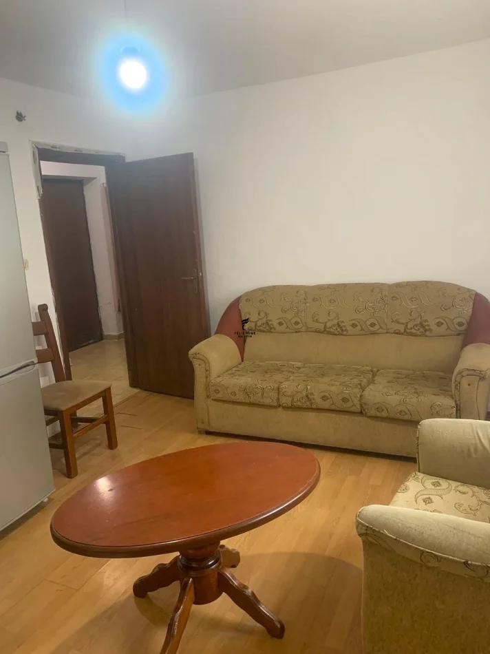 Tirana, affitto appartamento 1+1 Piano 1, 75 m² 400 € (VIA BARDHYL)