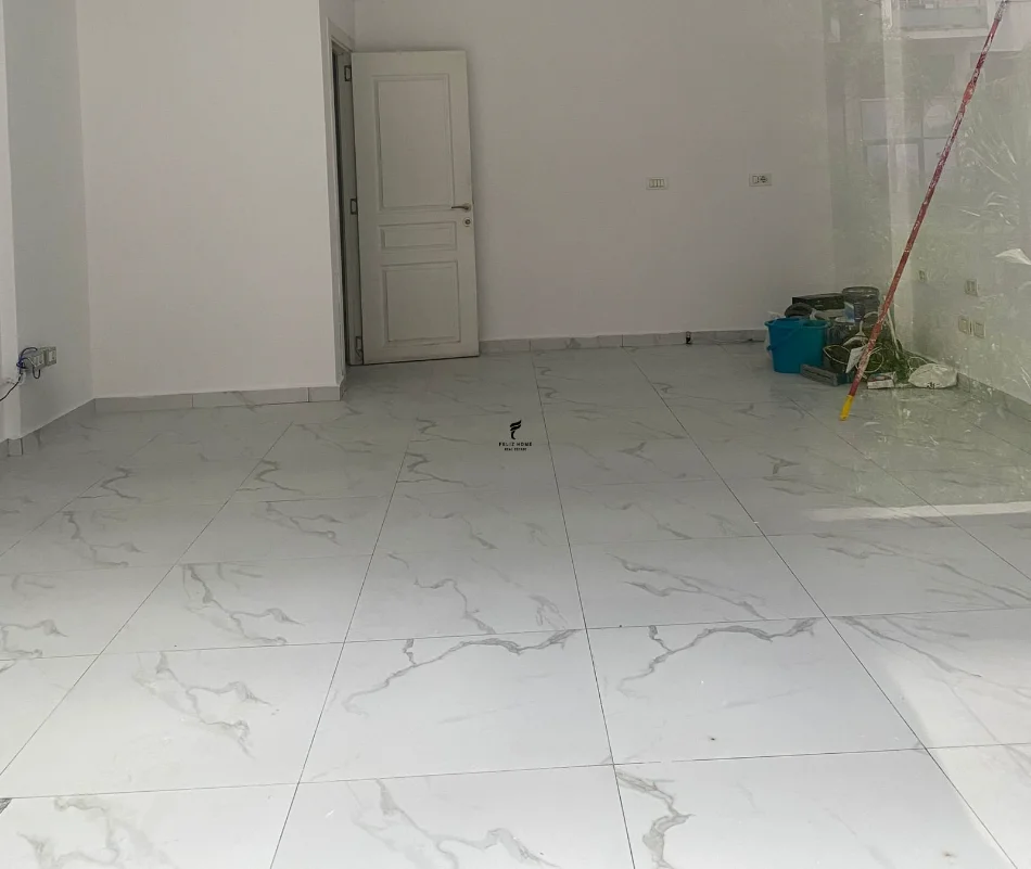 Tirane, shitet dyqan Kati 0, 36 m² 90.000 € (YZBERISHT)