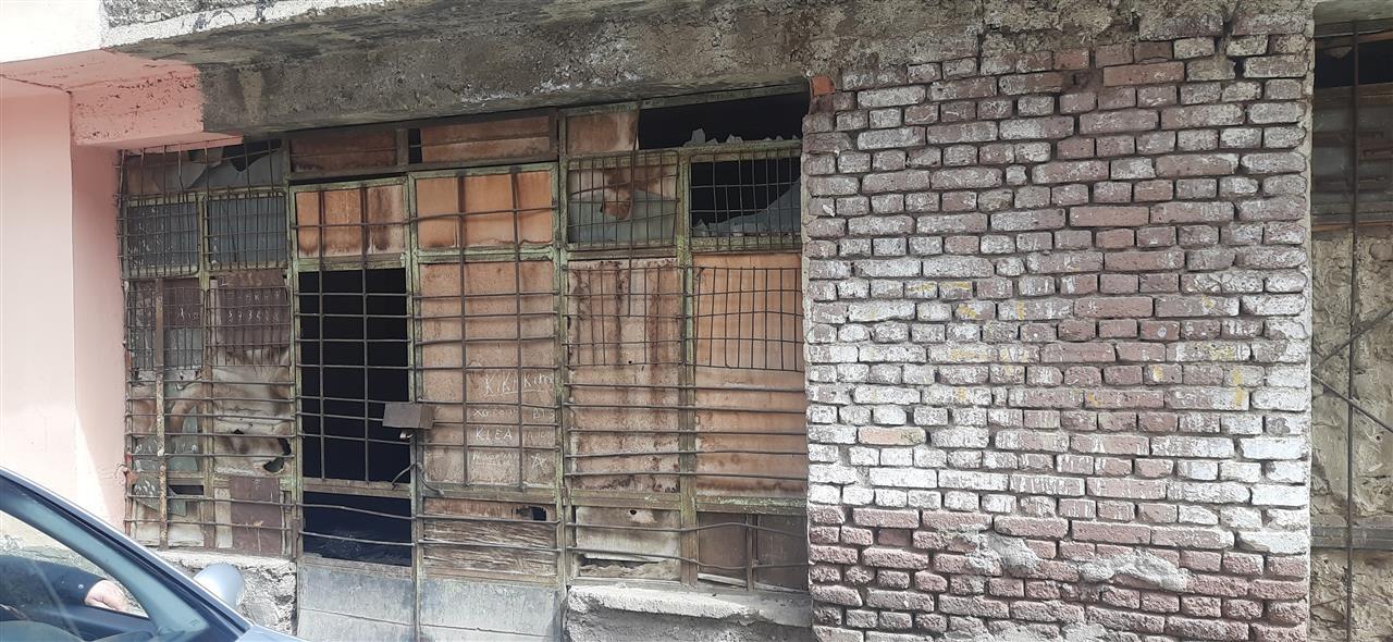 VENDESI NEGOZIO 70 MQ IN QUARTIERE RADANECIT