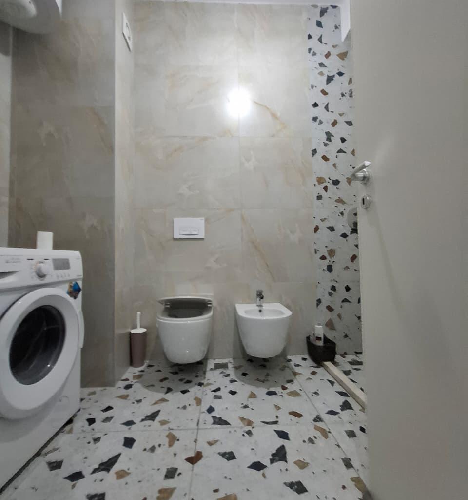 Me Qera: 📍 Kompleksi Mangalem - Ali Demi (1+1)